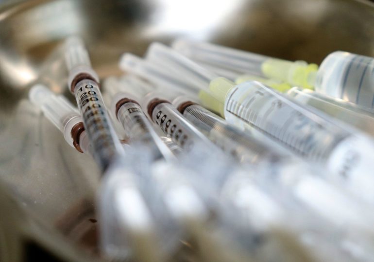 В России зарегистрировали третью вакцину от коронавируса