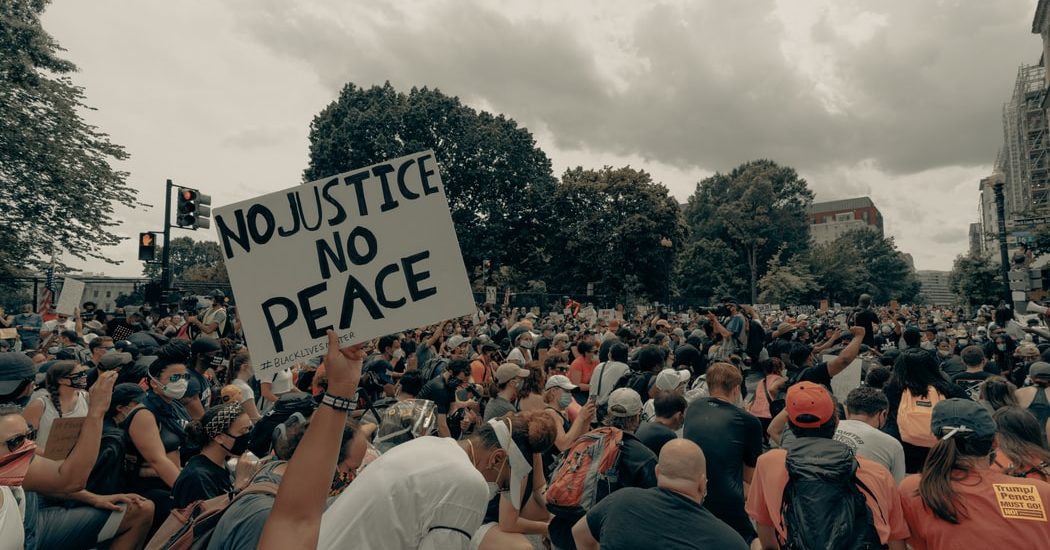 «Дело-то совсем не во Флойде»: американцы рассказали, почему начались массовые протесты в США