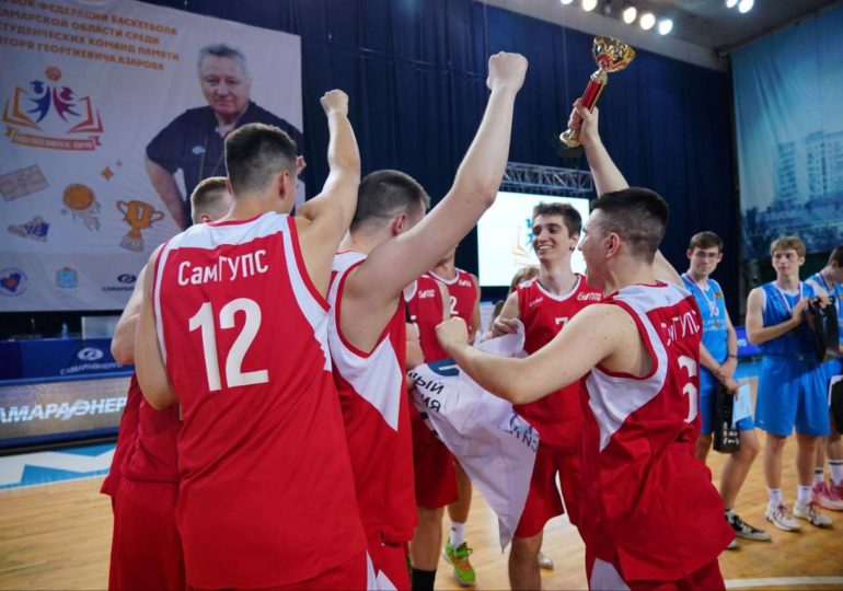 Дмитрий Азаров в Самаре наградил победителей Кубка по баскетболу среди студенческих команд