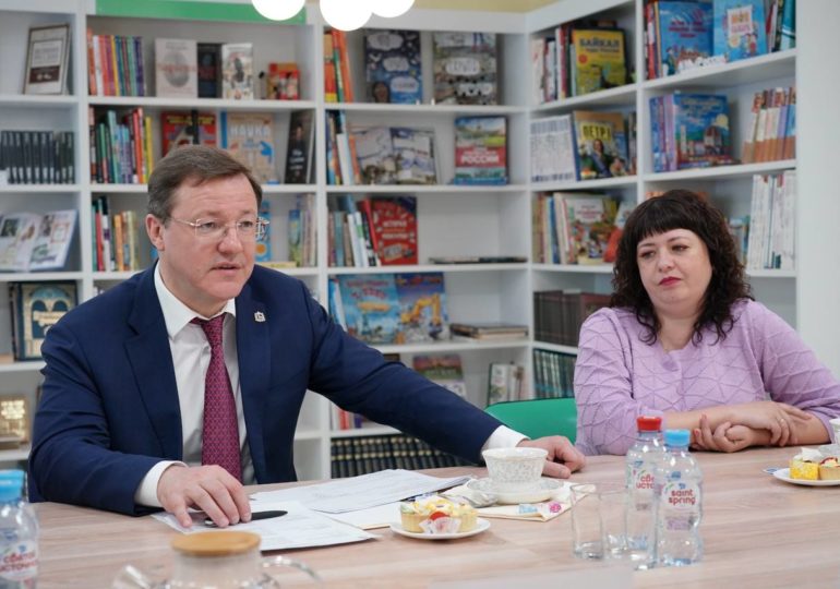 Губернатор Дмитрий Азаров поблагодарил родственников военнослужащих за помощь защитникам