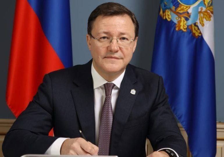 Дмитрий Азаров поздравил жителей региона с Днем Самарского знамени