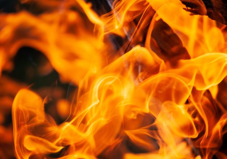 В Самарской области на лодочной станции загорелся катер