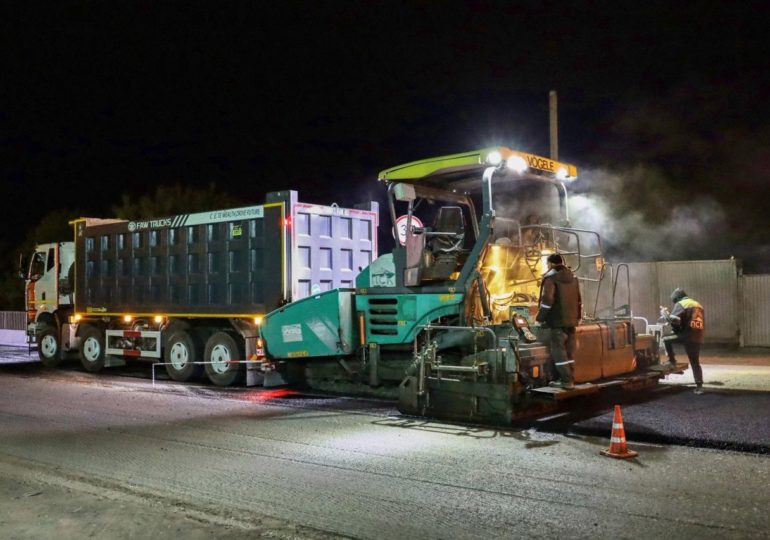 За укладкой нового покрытия на улице Чекистов ведется многоуровневый контроль