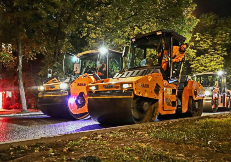 Нацпроект «Безопасные качественные дороги»: на улице Мичурина укладывали асфальт, меняли бортовой камень и устраивали островок безопасности у перекрестка