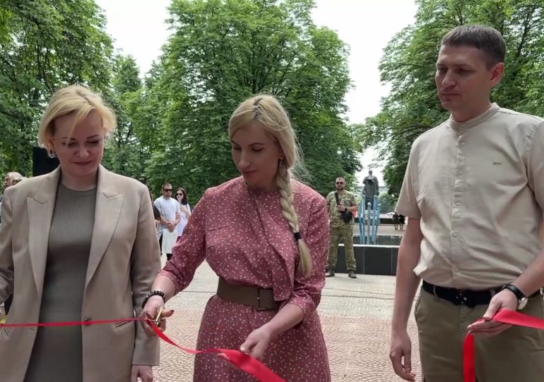 Самарская выставка «Жены Героев» открылась в Луганске