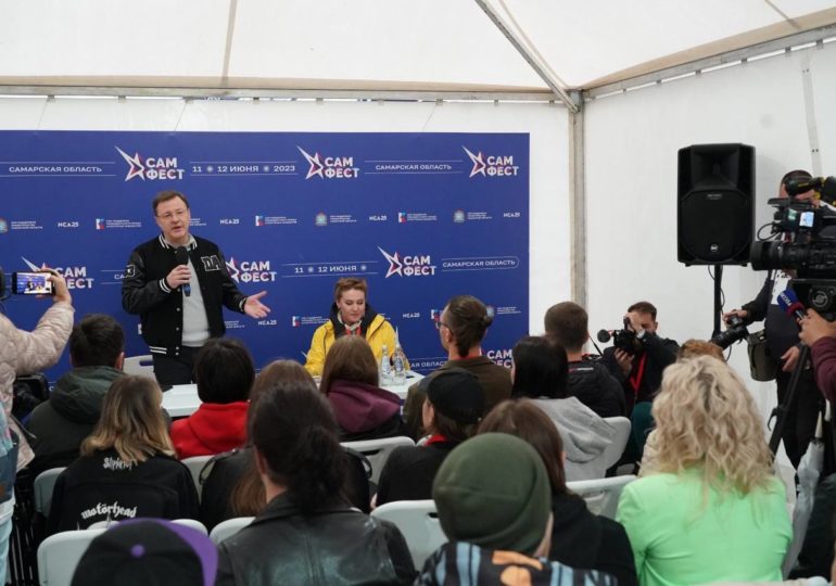 Дмитрий Азаров встретился с финалистами фестиваля авторской песни «САМ.ФЕСТ»