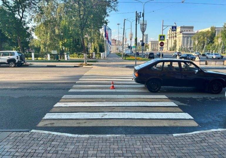 В Самаре пенсионер на «Москвиче» сбил женщину и ребенка