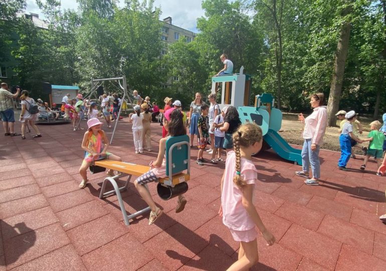 В Самаре открыли новую детскую площадку на улице Чернореченской