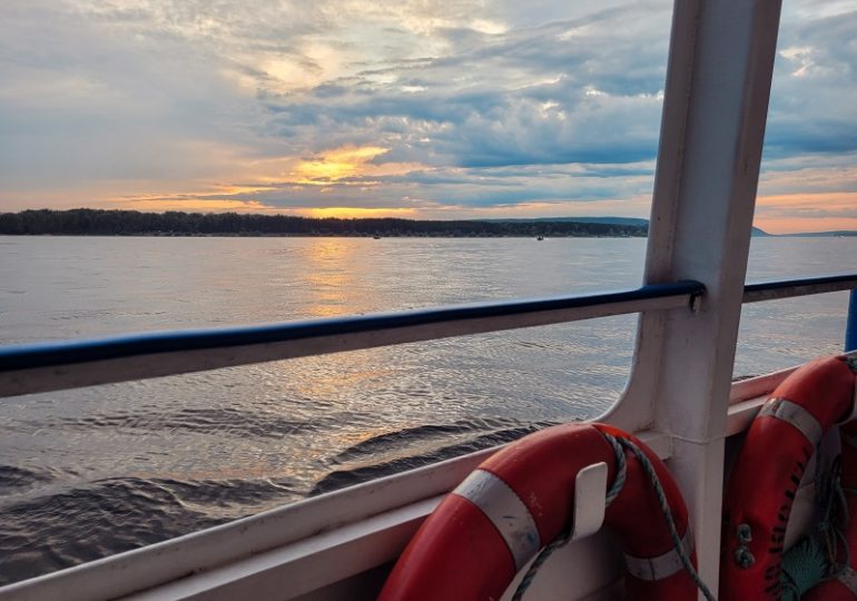 На паромной переправе «Октябрьский спуск — Рождествено» 18 июля назначили дополнительный рейс