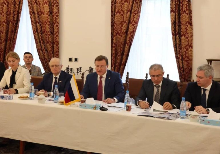 Дмитрий Азаров провел встречу с губернатором иранской провинции Мазендеран Сейедом Махмудом Хоссейнипуром