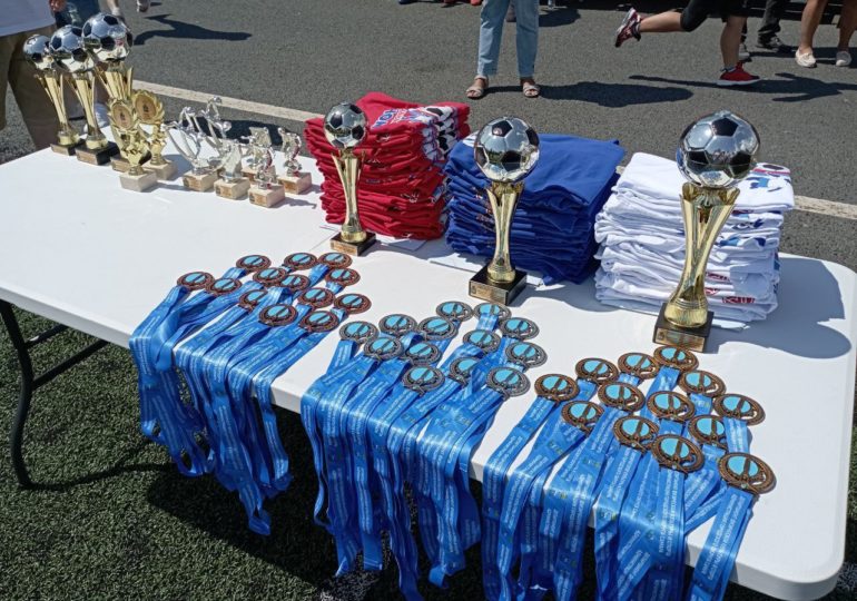 В Самаре на площади Куйбышева проходит заключительный этап чемпионата «Лето с футбольном мячом»