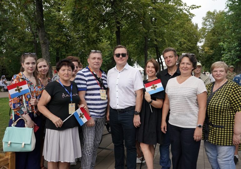 Дмитрий Азаров: Самарское знамя — это символ того, что мы своих не бросаем