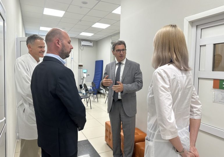 Глава регионального Минздрава Армен Бенян ознакомился с работой нового отделения медицинской реабилитации на Пятой просеке
