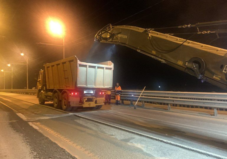 В ночь с пятницы на субботу начали ремонтировать мост через реку Самара