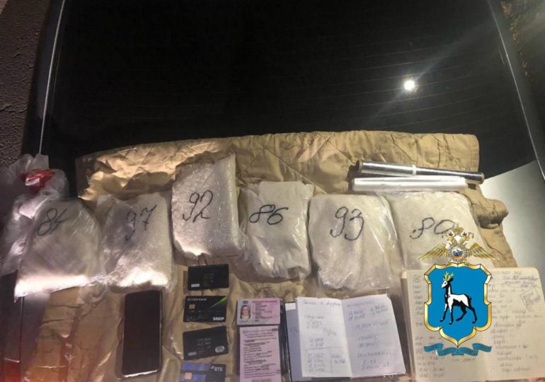 В Самарской области полицейские изъяли у автоледи почти 6 кг синтетического наркотика