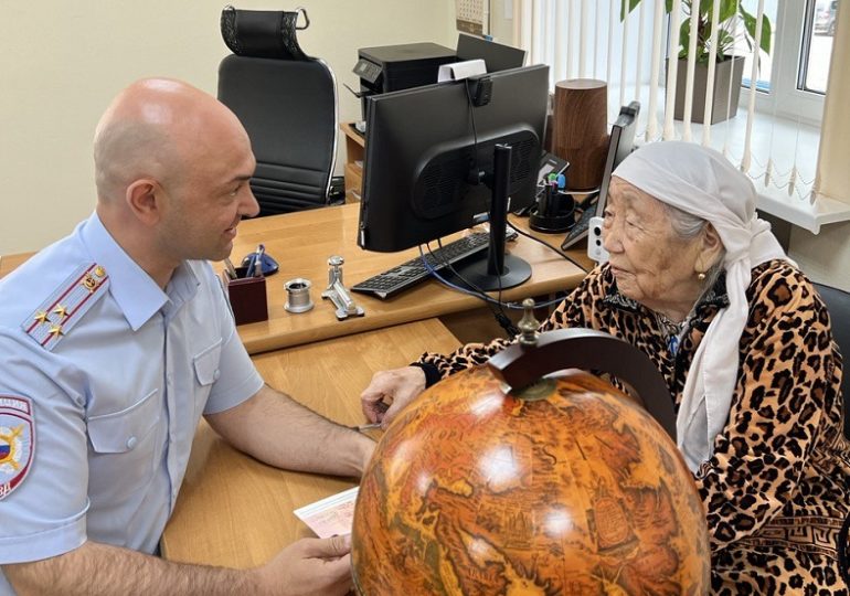 109-летняя жительница Самары получила загранпаспорт