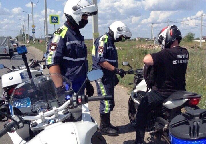 За три дня полицейские выявили почти две тысячи нарушений правил дорожного движения