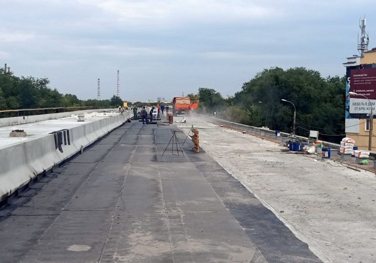 В Самаре продолжается ремонт путепровода на улице Земеца