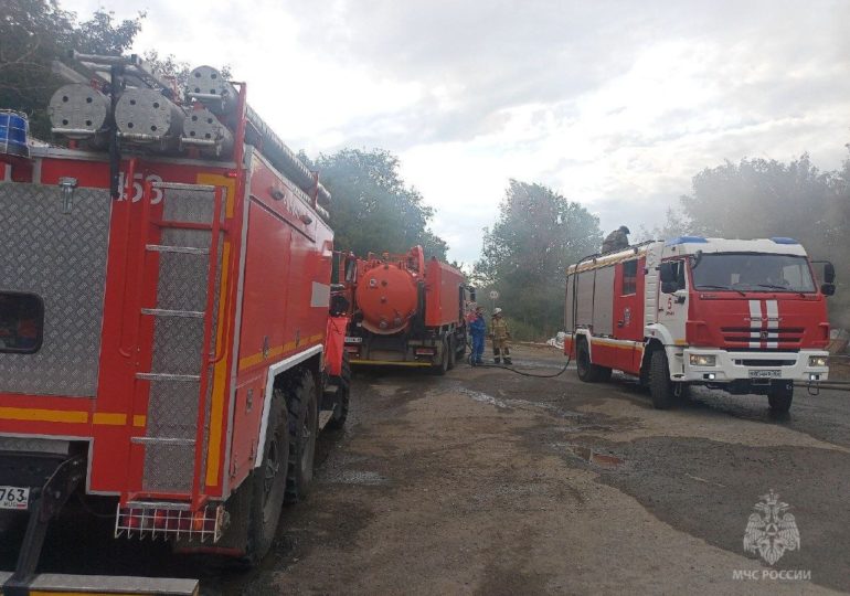 В Самаре потушили заброшенное здание, которое семь часов полыхало в Кировском районе