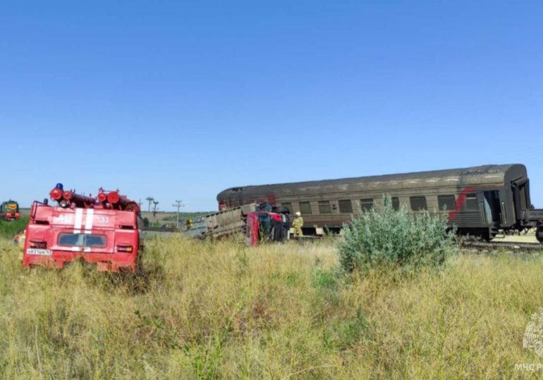В Самарской области поезд столкнулся с большегрузом
