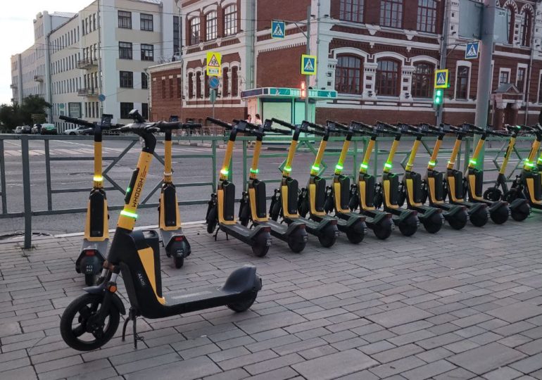 В Самаре планируют упорядочить парковку электросамокатов