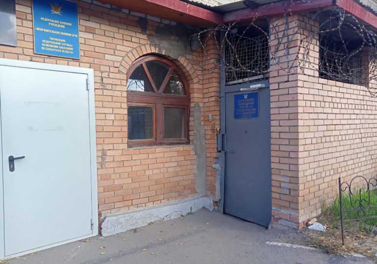 В следственном изоляторе, расположенном на территории исправительной колонии №15, началась процедура голосования