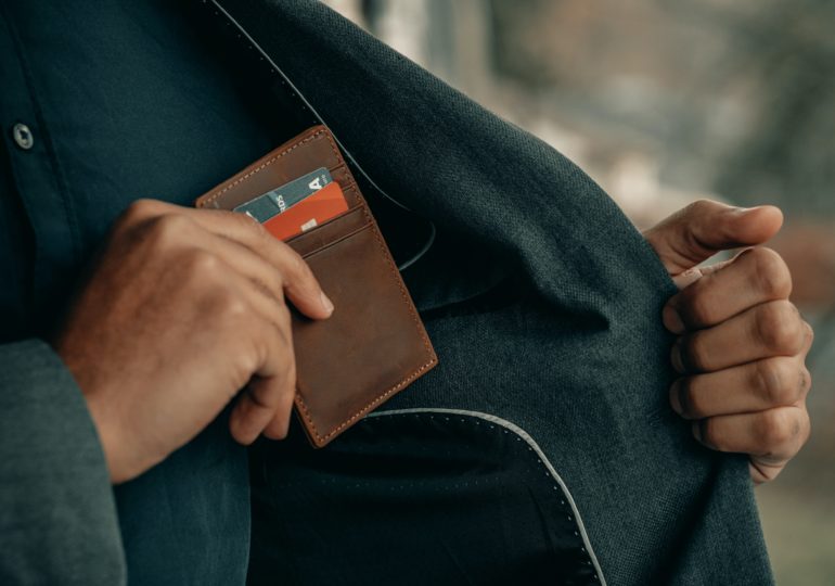 Сбербанк остановил переводы в Казахстан по номеру карты