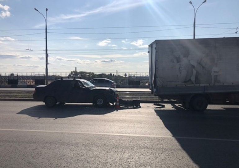 В Самаре иномарка сбила пожилого мужчину на электроскутере