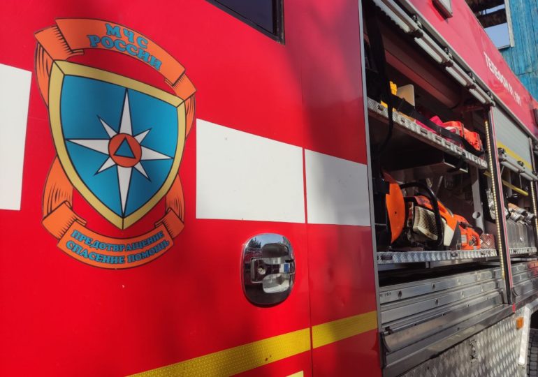 В Волжском районе пожарные потушили огонь в неэксплуатируемом строении
