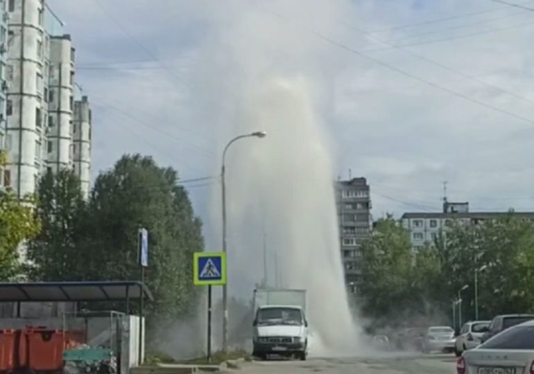 В Самаре специалисты устраняют дефект на участке теплосети