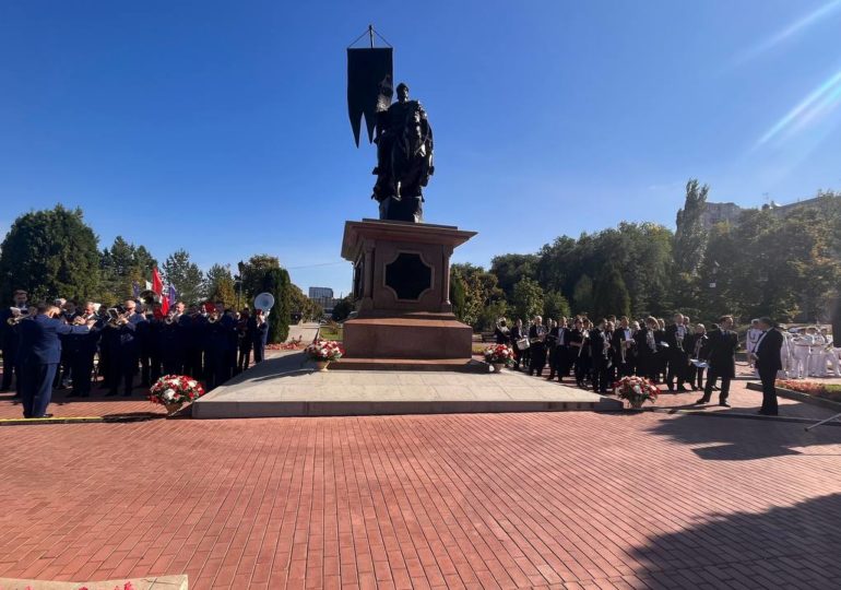 В Самаре в честь Дня города возложили цветы к памятнику Григорию Засекину