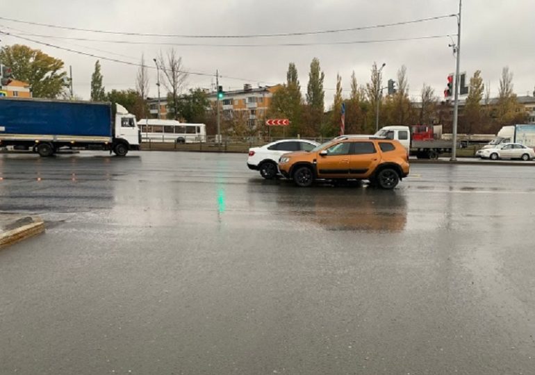 В Кировском районе Самары столкнулись две легковушки