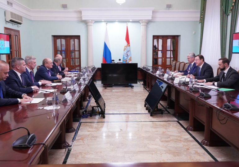 Губернатор Дмитрий Азаров провел совещание с руководством ПАО «Газпром» и дочерних компаний