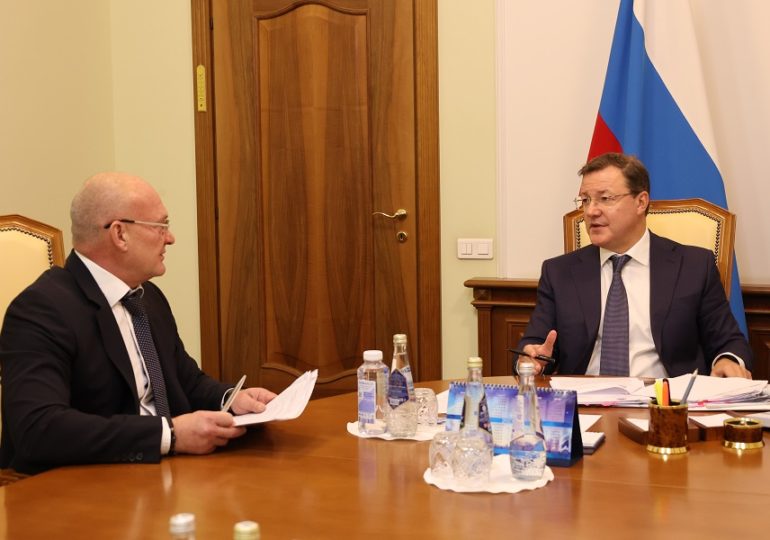 Дмитрий Азаров и руководитель реготделения ДОСААФ обсудили планы по развитию деятельности общества в регионе