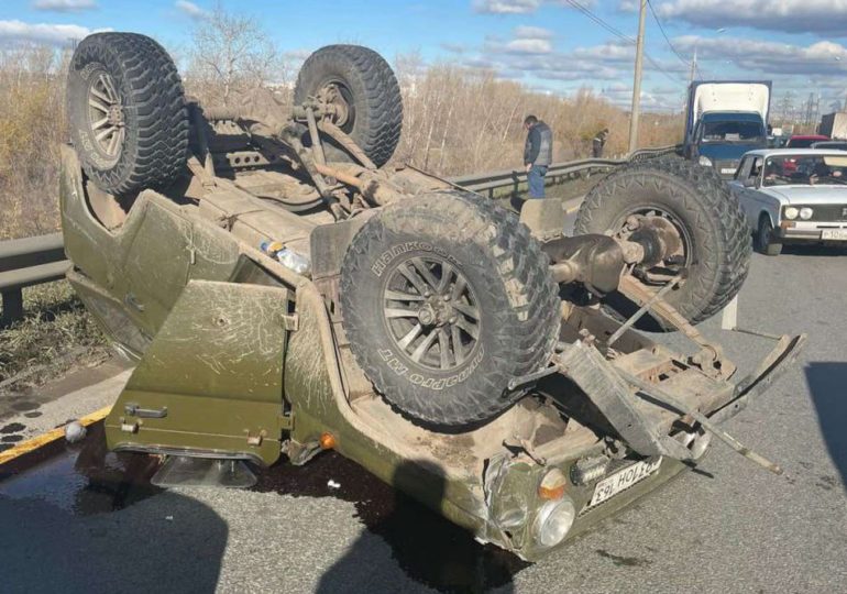 На Южном шоссе в Самаре на ходу перевернулся автомобиль
