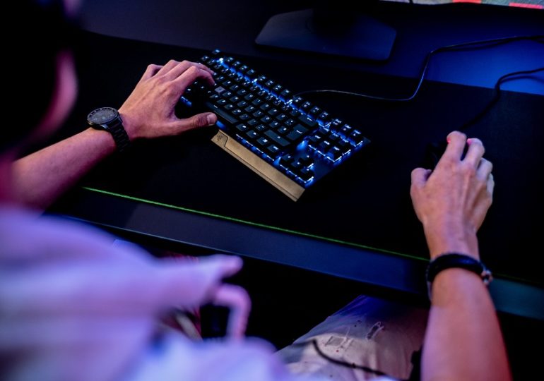В компьютерные игры в рабочее время играют 15% россиян