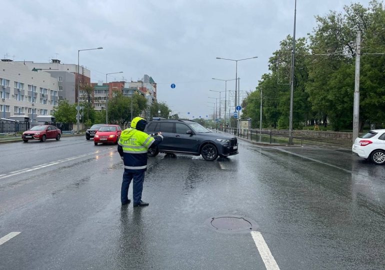 Жителей Самарской области предупредили об осложнении дорожной обстановки в связи с дождем