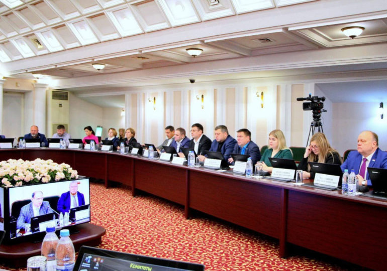 Обращения перевозчиков относительно улучшения финансового положения обсудили на заседании профильного комитета городской Думы