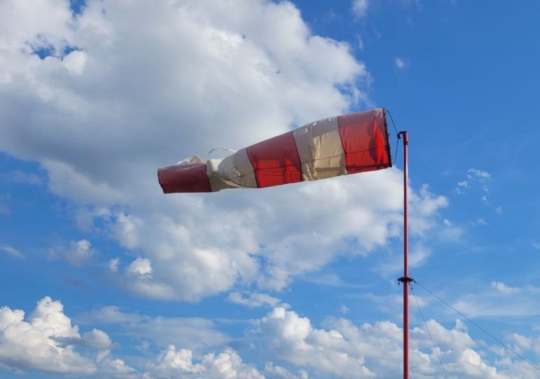 Из-за сильного ветра в Самарской области объявили желтый уровень опасности