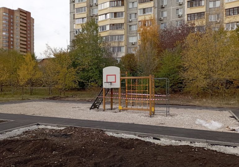 В Куйбышевском районе Самары завершают благоустройство двора по улице Егорова