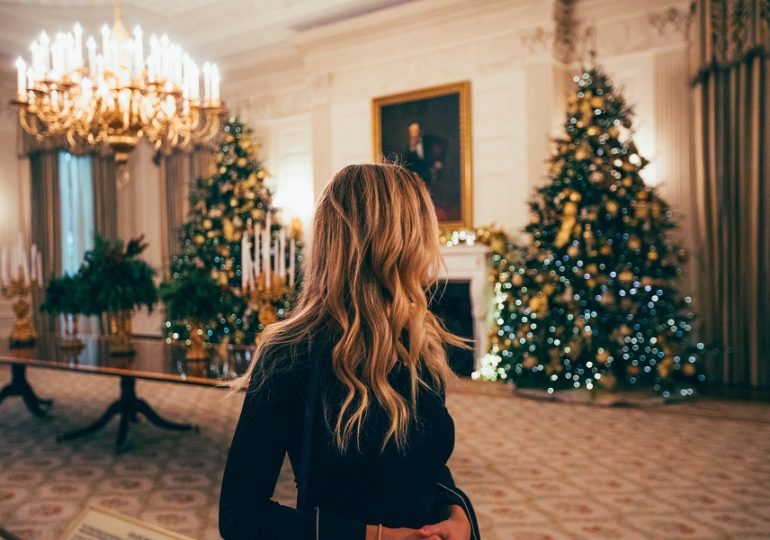 Стало известно, где россияне планируют провести новогодние корпоративы