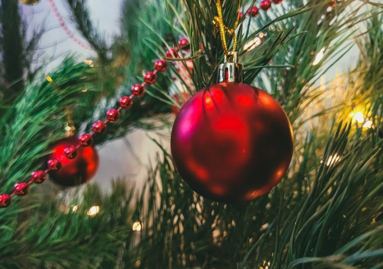 Стало известно, сколько россиян встретят Новый год на работе