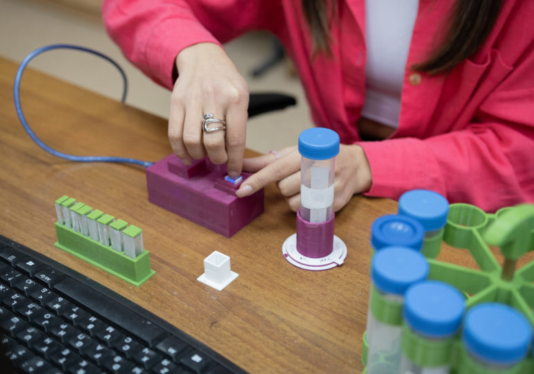 Ученые из Самары создали компактный измеритель жирности молока