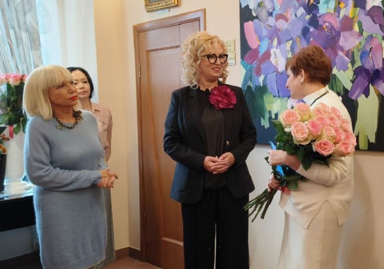 В Доме журналиста открылась выставка картин Аллы Шахматовой