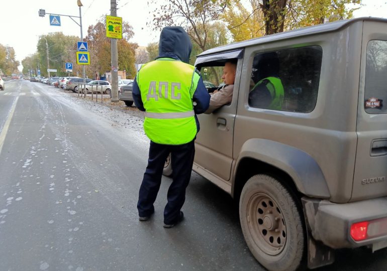 В Самаре сотрудники ГИБДД напоминают водителям о необходимости «переобуться»