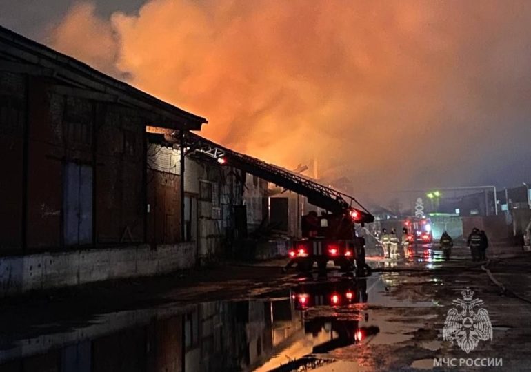В Самарской области загорелся продуктовый склад