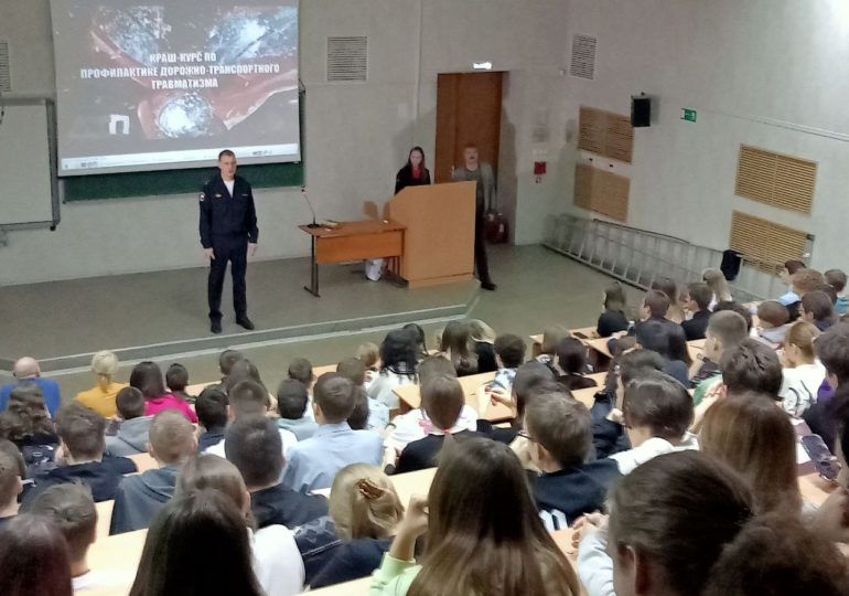 Самарским студентам рассказали о причинах дорожных аварий и помощи пострадавшим