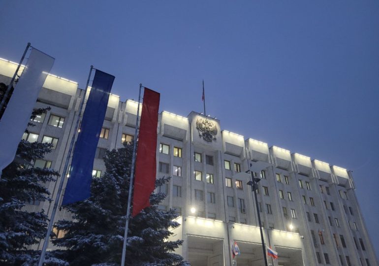 Губернатор Дмитрий Азаров поручил держать под контролем ситуацию на региональных дорогах в условиях снегопада