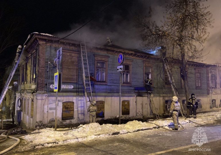 В Самаре ликвидировали пожар в нежилом доме на улице Степана Разина