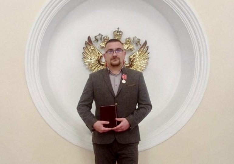 Врача из Самары наградили медалью Луки Крымского за оказание помощи жителям ДНР